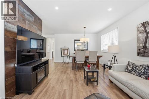 30 Allanton Boulevard, Brantford, ON - Indoor Photo Showing Living Room