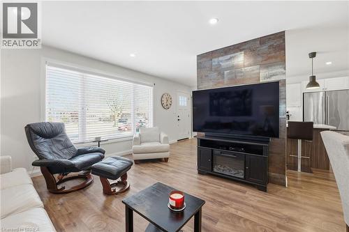 30 Allanton Boulevard, Brantford, ON - Indoor Photo Showing Living Room