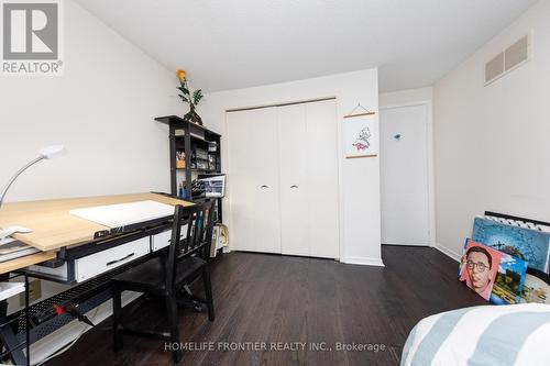 64 Flaming Roseway, Toronto, ON - Indoor