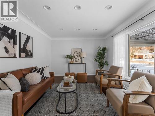 26 Lutsch Avenue, Leamington, ON - Indoor Photo Showing Living Room