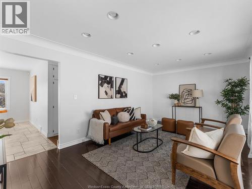 26 Lutsch Avenue, Leamington, ON - Indoor Photo Showing Living Room