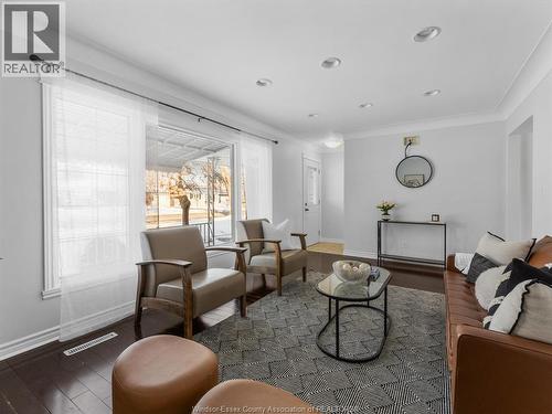 26 Lutsch Avenue, Leamington, ON - Indoor Photo Showing Living Room