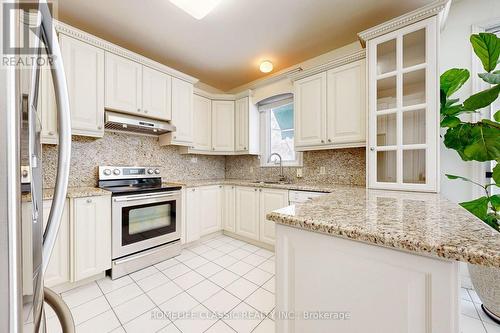 50 Oakhurst Drive, Vaughan, ON - Indoor Photo Showing Kitchen