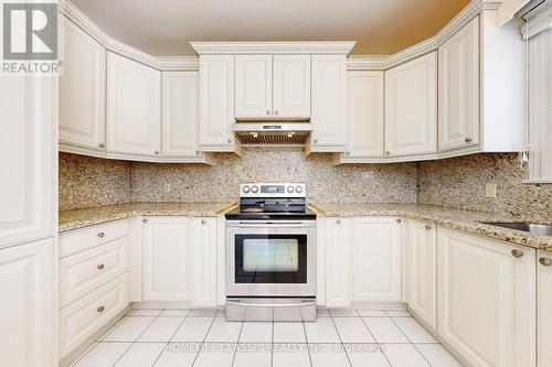 50 Oakhurst Drive, Vaughan, ON - Indoor Photo Showing Kitchen