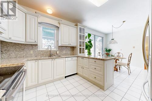 50 Oakhurst Drive, Vaughan, ON - Indoor Photo Showing Kitchen With Upgraded Kitchen