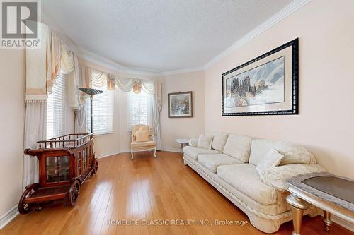 50 Oakhurst Drive, Vaughan, ON - Indoor Photo Showing Living Room