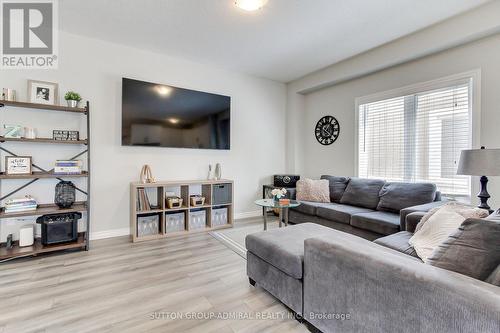 34 Milne Street, New Tecumseth, ON - Indoor Photo Showing Living Room