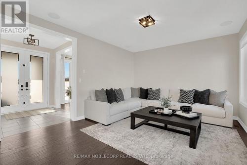 36 Felhazi Trail, Essa, ON - Indoor Photo Showing Living Room