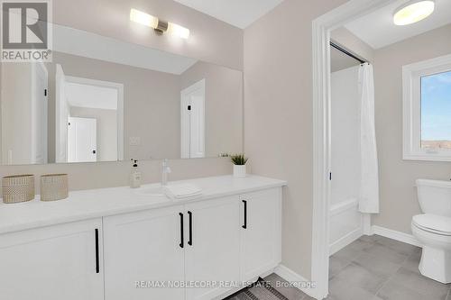 36 Felhazi Trail, Essa, ON - Indoor Photo Showing Bathroom