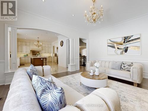 99 Coon'S Road, Richmond Hill, ON - Indoor Photo Showing Living Room