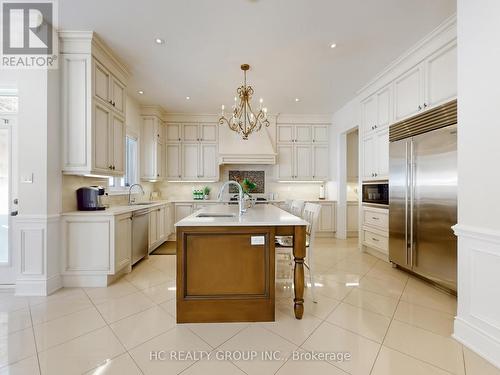 99 Coon'S Road, Richmond Hill, ON - Indoor Photo Showing Kitchen