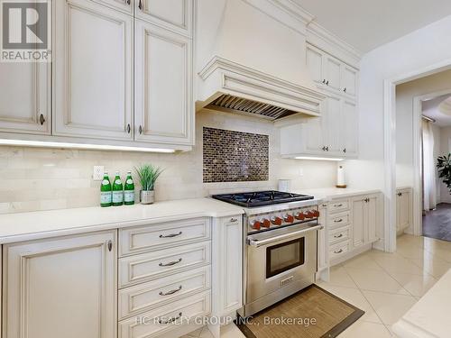 99 Coon'S Road, Richmond Hill, ON - Indoor Photo Showing Kitchen