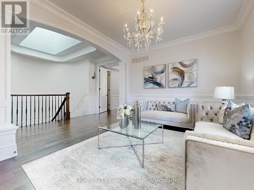 99 Coon'S Road, Richmond Hill, ON - Indoor Photo Showing Living Room