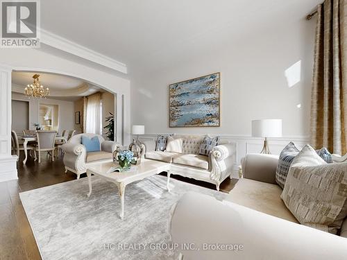 99 Coon'S Road, Richmond Hill, ON - Indoor Photo Showing Living Room