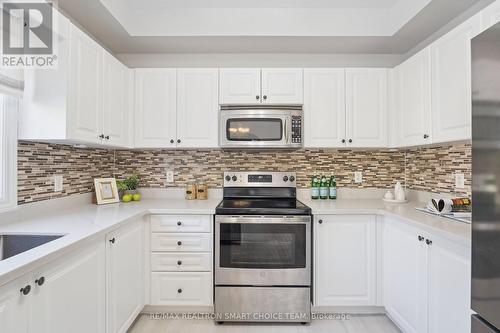 117 Miller Drive, Barrie, ON - Indoor Photo Showing Kitchen With Upgraded Kitchen