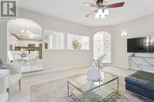 117 Miller Drive, Barrie, ON - Indoor Photo Showing Living Room