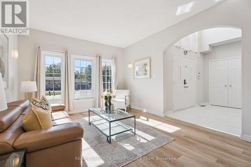 117 Miller Drive, Barrie, ON - Indoor Photo Showing Living Room