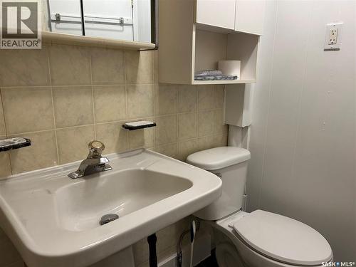 605 2Nd Street, Estevan, SK - Indoor Photo Showing Bathroom