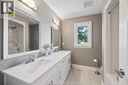 225 Elsworth, Lasalle, ON - Indoor Photo Showing Bathroom