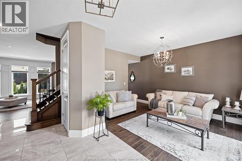 225 Elsworth, Lasalle, ON - Indoor Photo Showing Living Room