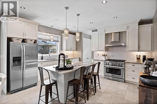 225 Elsworth, Lasalle, ON - Indoor Photo Showing Kitchen With Upgraded Kitchen
