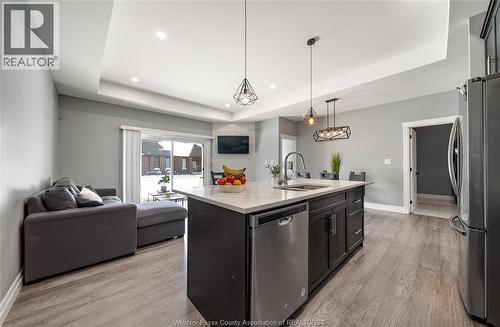 410 Caserta Crescent, Lakeshore, ON - Indoor Photo Showing Kitchen With Upgraded Kitchen