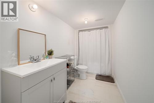 410 Caserta Crescent, Lakeshore, ON - Indoor Photo Showing Bathroom