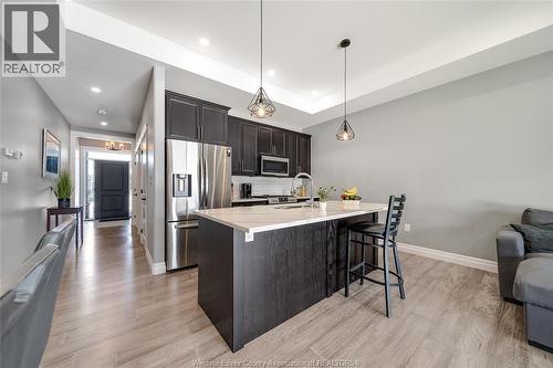 410 Caserta Crescent, Lakeshore, ON - Indoor Photo Showing Kitchen With Upgraded Kitchen