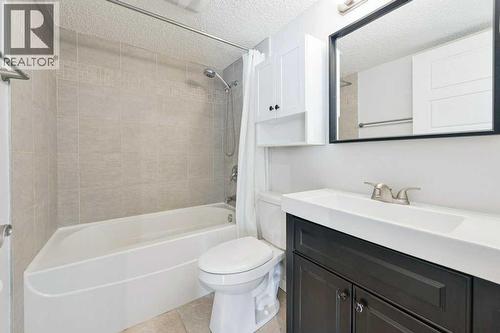 204, 2220 16A Street Sw, Calgary, AB - Indoor Photo Showing Bathroom