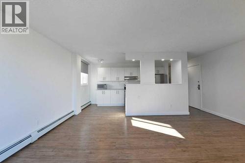 204, 2220 16A Street Sw, Calgary, AB - Indoor Photo Showing Kitchen