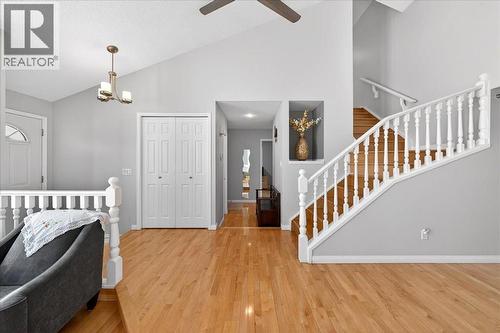 livingroom - 137 Woodbrook Road Sw, Calgary, AB - Indoor Photo Showing Other Room