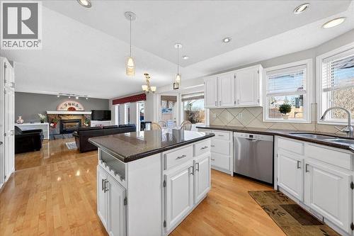 kitchen - 137 Woodbrook Road Sw, Calgary, AB - Indoor Photo Showing Kitchen With Double Sink With Upgraded Kitchen