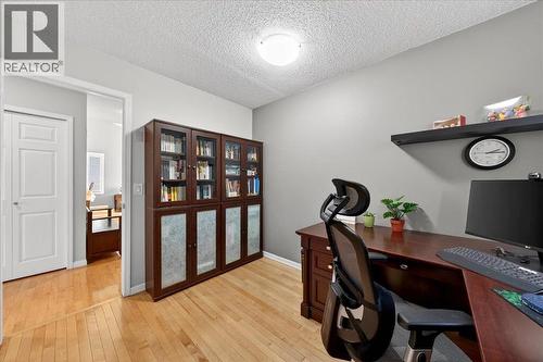 den/office - 137 Woodbrook Road Sw, Calgary, AB - Indoor Photo Showing Office