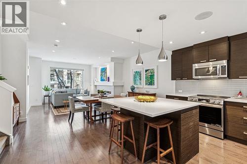2924 15 Street Sw, Calgary, AB - Indoor Photo Showing Kitchen With Upgraded Kitchen