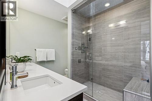 2924 15 Street Sw, Calgary, AB - Indoor Photo Showing Bathroom