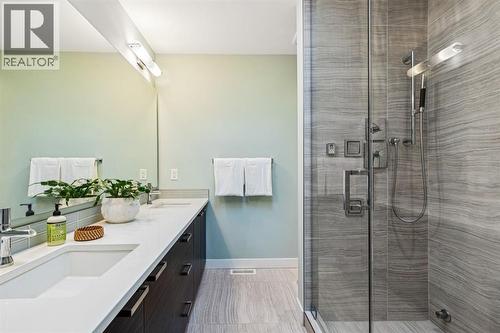 2924 15 Street Sw, Calgary, AB - Indoor Photo Showing Bathroom
