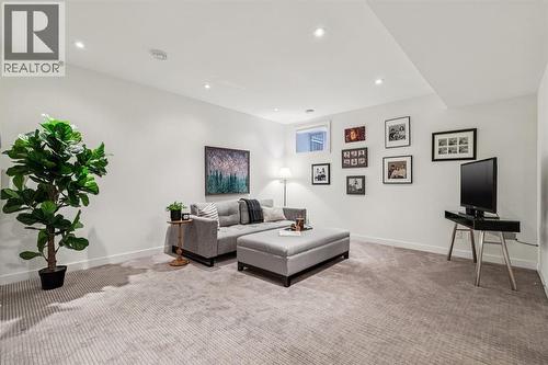 2924 15 Street Sw, Calgary, AB - Indoor