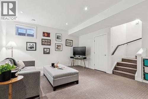 2924 15 Street Sw, Calgary, AB - Indoor