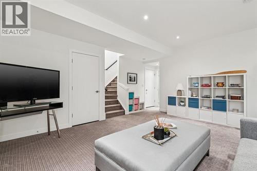 2924 15 Street Sw, Calgary, AB - Indoor Photo Showing Other Room