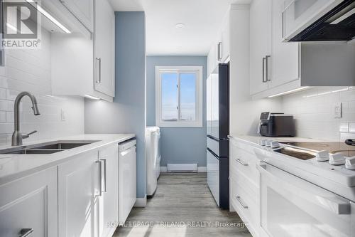 97 - 1096 Jalna Boulevard, London South (South X), ON - Indoor Photo Showing Kitchen With Double Sink