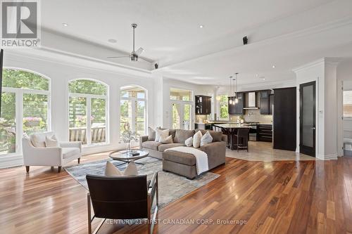 7071 Clayton Walk, London South (South V), ON - Indoor Photo Showing Living Room
