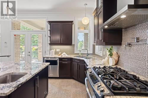 7071 Clayton Walk, London South (South V), ON - Indoor Photo Showing Kitchen With Double Sink With Upgraded Kitchen
