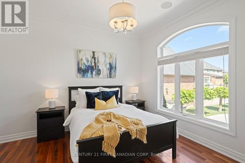 7071 Clayton Walk, London South (South V), ON - Indoor Photo Showing Bedroom