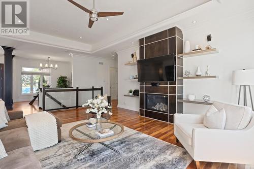 7071 Clayton Walk, London South (South V), ON - Indoor Photo Showing Living Room