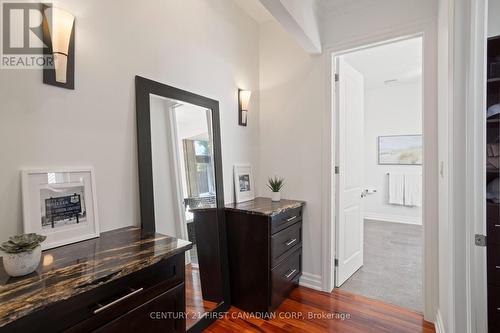 7071 Clayton Walk, London South (South V), ON - Indoor