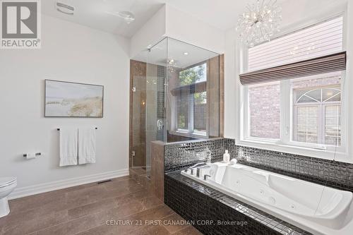 7071 Clayton Walk, London South (South V), ON - Indoor Photo Showing Bathroom