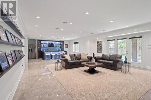 7071 Clayton Walk, London South (South V), ON - Indoor