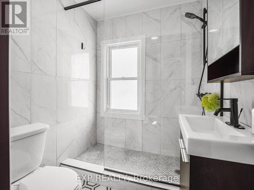 197 Lincoln Street, Welland (Lincoln/Crowland), ON - Indoor Photo Showing Bathroom