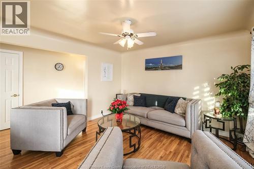 3465 Longfellow, Windsor, ON - Indoor Photo Showing Living Room