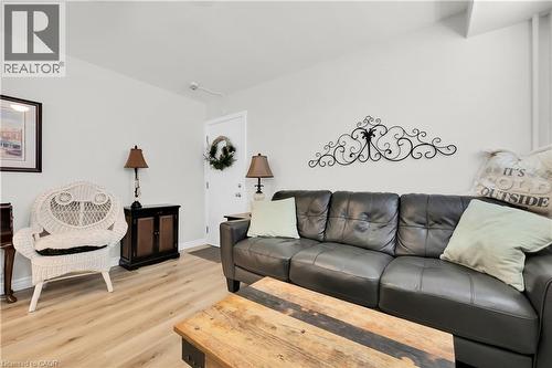 1347 Lakeshore Road Unit# 24, Burlington, ON - Indoor Photo Showing Living Room